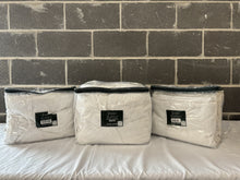 Load image into Gallery viewer, Blakely Duvet Cover